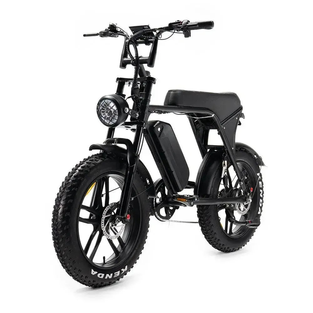 Ouxi V8 2025 fatbike in zwart, schuin vooraanzicht van links met ronde koplamp en frameaccu