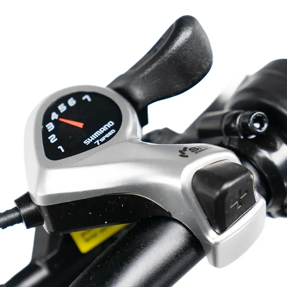 QMWheel S20 Pro fatbike in zwart, detail van de Shimano 7-versnellingsschakelaar